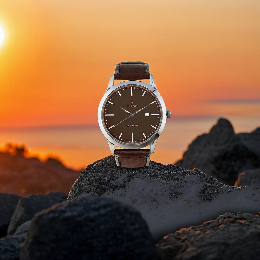 Đồng hồ Titan Quartz Analog có ngày tháng, mặt số màu nâu, dây đeo bằng da dành cho nam