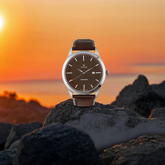 Đồng hồ Titan Quartz Analog có ngày tháng, mặt số màu nâu, dây đeo bằng da dành cho nam