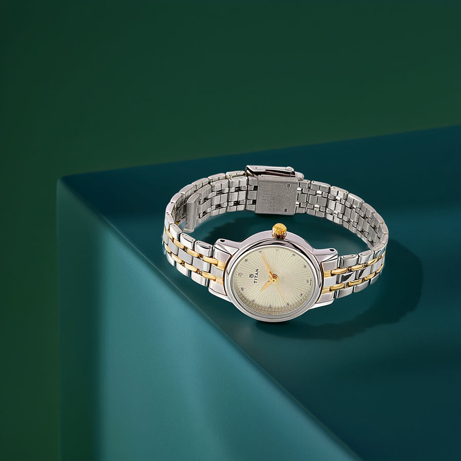 Đồng hồ Nữ TITAN dây kim loại Titan Karishma Champagne Dial Analog Watch for Women mặt màu Vàng Kim 25 mm - 2593BM01