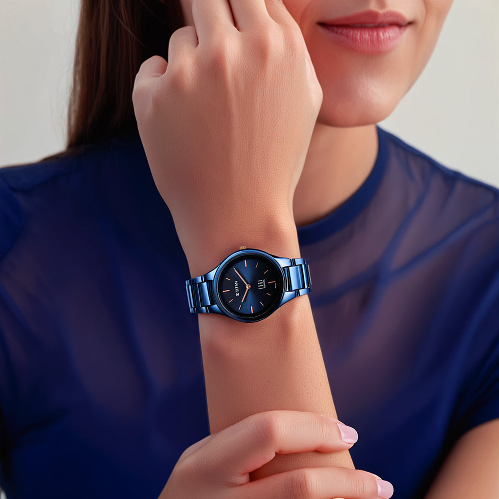 Đồng hồ Titan Edge Ceramic mặt số màu xanh lam Analog Ceramic Strap dành cho nữ