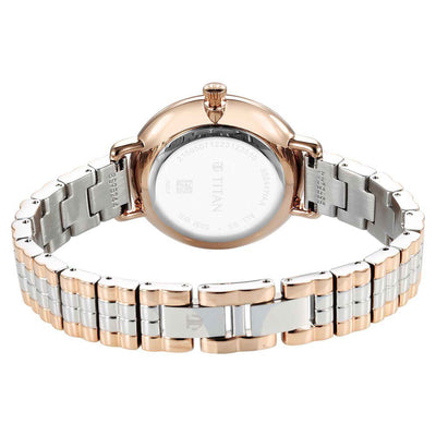 Đồng hồ Nữ TITAN Titan Aura Quartz Analog Silver Dial Stainless Steel Strap Watch for Women dây thép không gỉ mặt màu bạc - 95244KM01